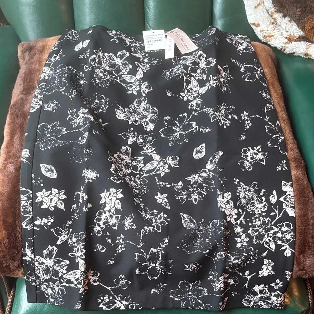 Philosophy Black and White Floral pencil Skirt NWT Sz 10P
